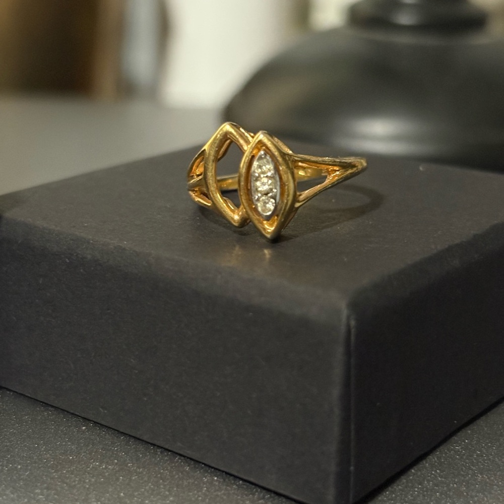 Avon Signed Size 6 Gold Tone Marquise Accent Ring with Clear Stones